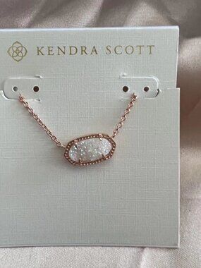 Kendra Scott necklace